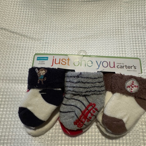 Carter’s 6pairs of socks size 0-3 months - Picture 2 of 3